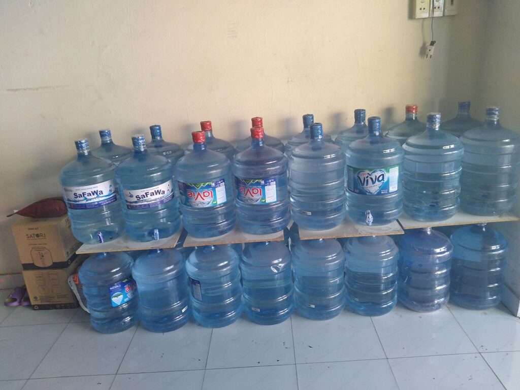 Nước tinh khiết đóng bình 20L – sản phẩm chủ lực tại đại lý nước uống phường Tân Định